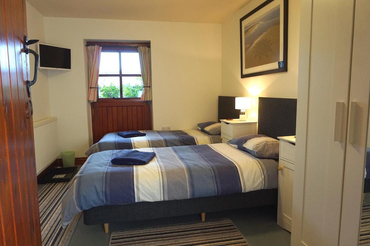 Land'S End Hostel Trevescan Sennen Bagian luar foto